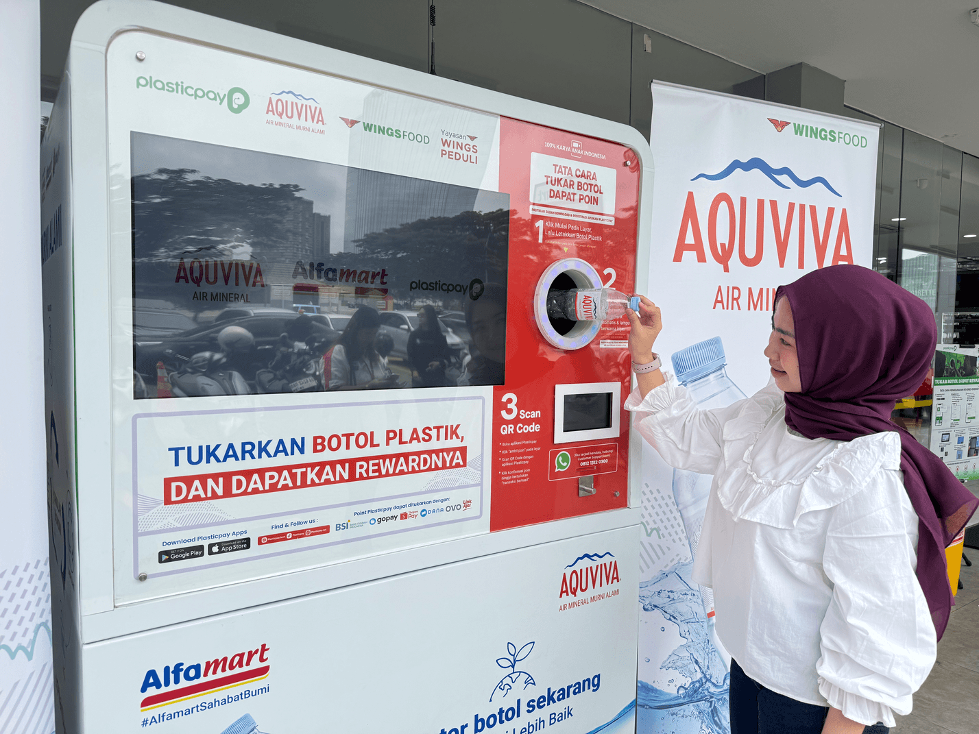 Dorong Gaya Hidup Daur Ulang Botol Plastik, Aquviva Hadirkan Reverse Vending Machine