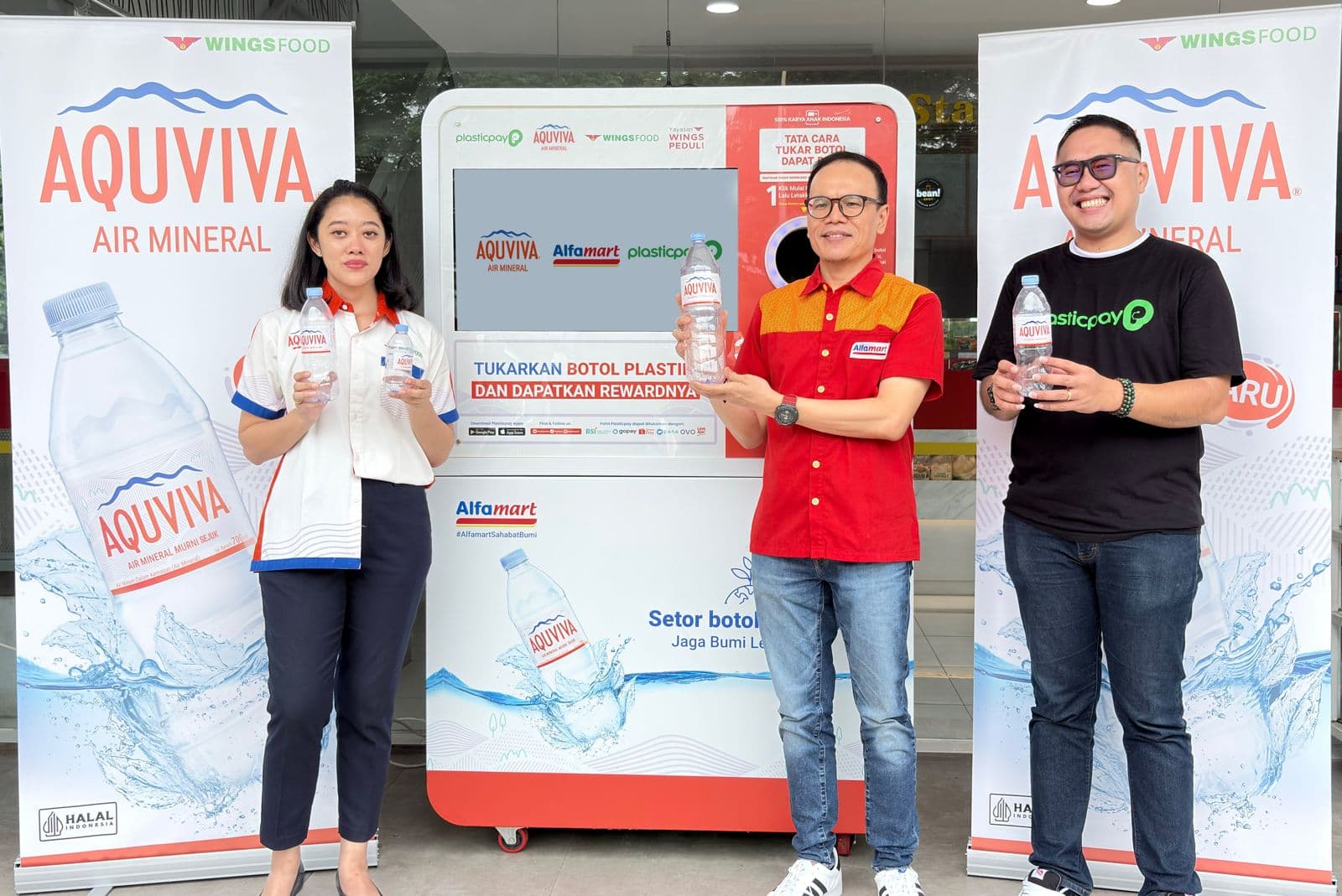 Dukung Lingkungan Berkelanjutan, AQUVIVA Hadirkan RVM Plasticpay di Jaringan Alfamart