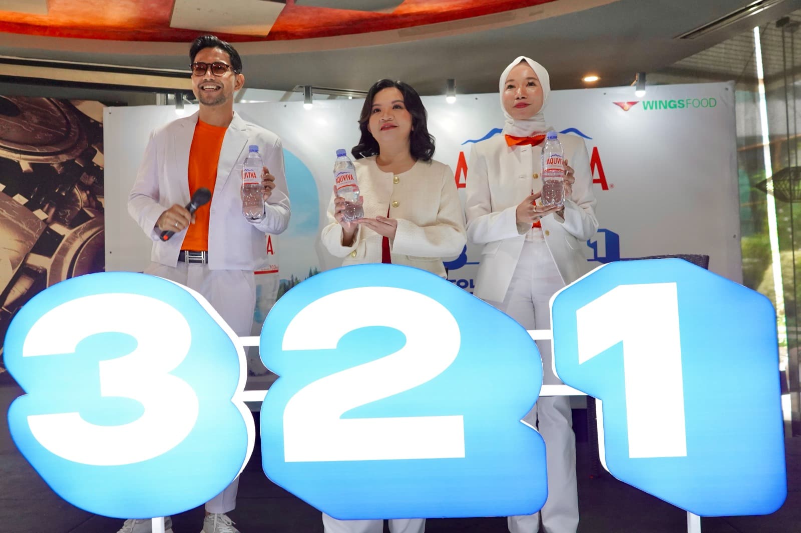 Minum Lebih Teratur Selama Puasa Ramadan 3 Botol AQUVIVA 700 ml Setara 2 Liter untuk 1 Hari Penuh Kesejukan