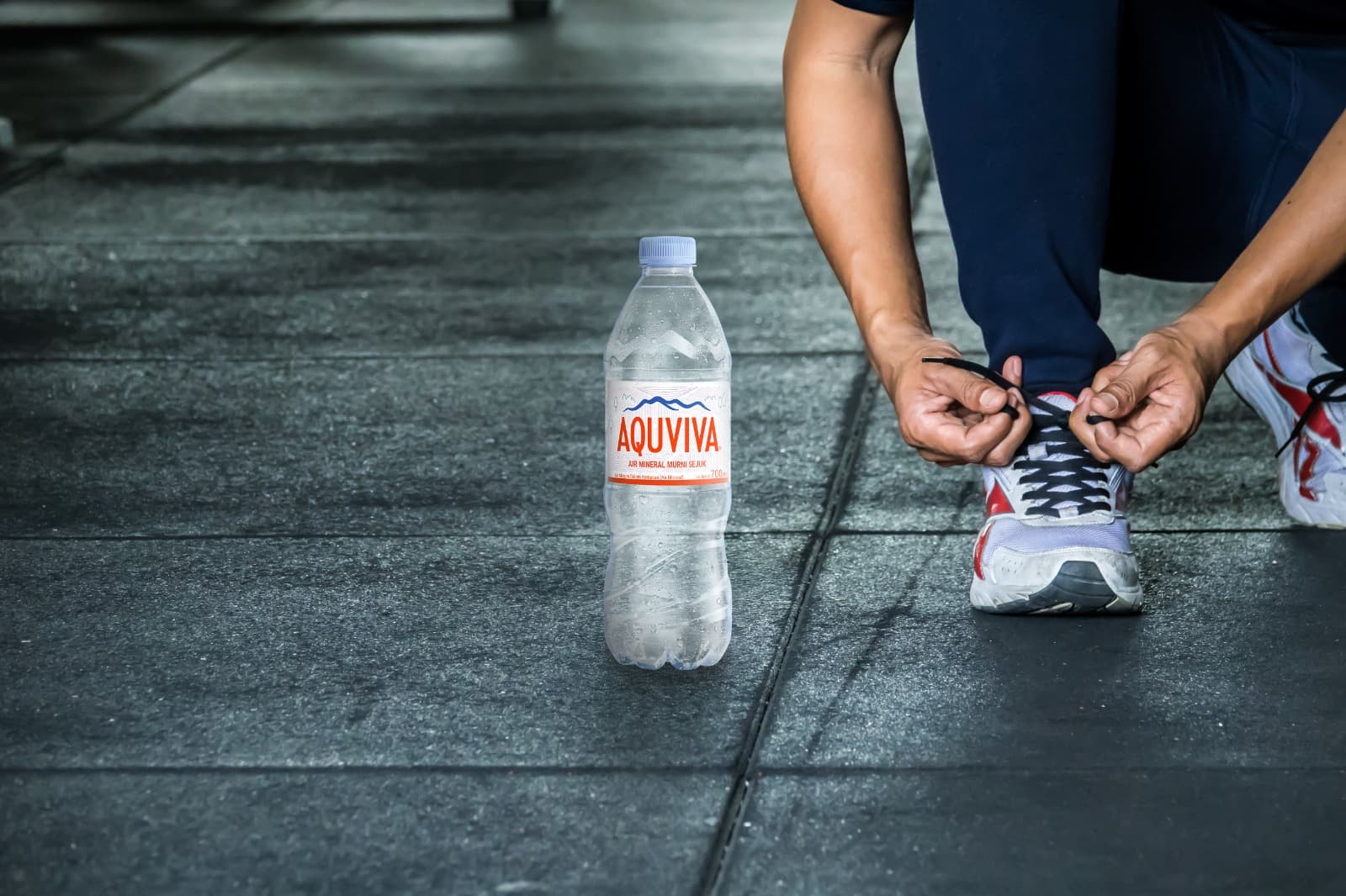 Jangan Tunggu Haus! Panduan Minum Air yang Benar saat Berolahraga