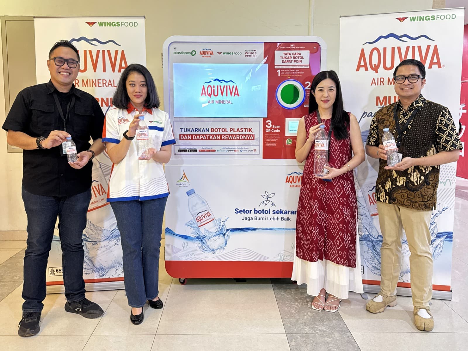AQUVIVA Hadirkan Mesin Daur Ulang Botol Plastik di Margo City Depok