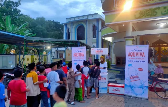 AQUVIVA Hadirkan Kesejukkan Ramadan, Bagikan 450.000 Air Mineral untuk Berbuka Puasa di Seluruh Indonesia