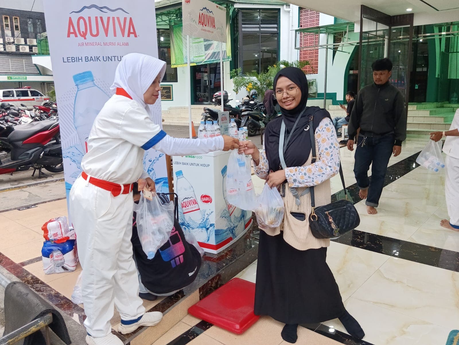 AQUVIVA Bagikan 450 Ribu Air Mineral Untuk Berbuka Puasa di Seluruh Indonesia