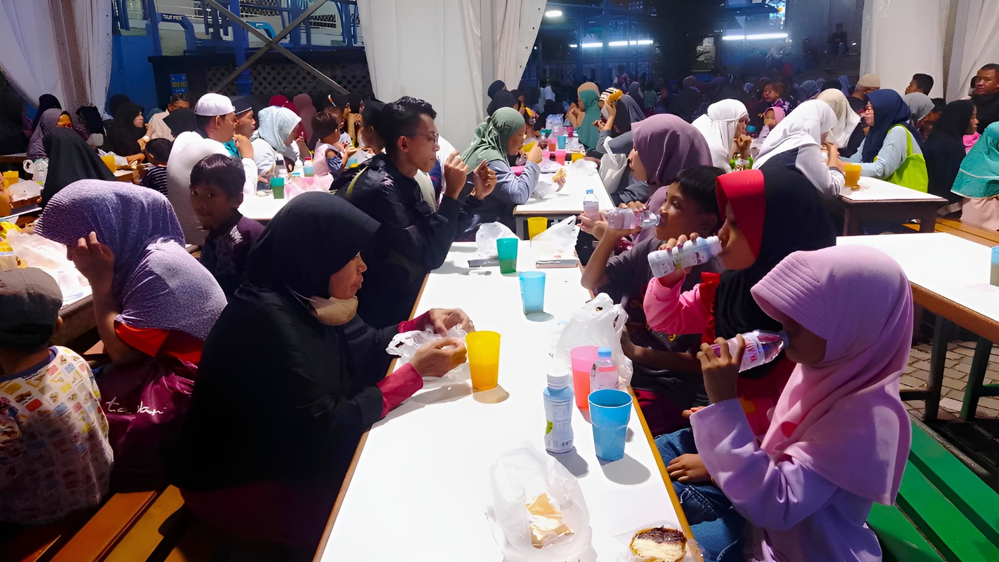 AQUVIVA Berbagi Sejuknya Ramadan, Bagikan 450 Ribu Botol Air Mineral di Seluruh Indonesia