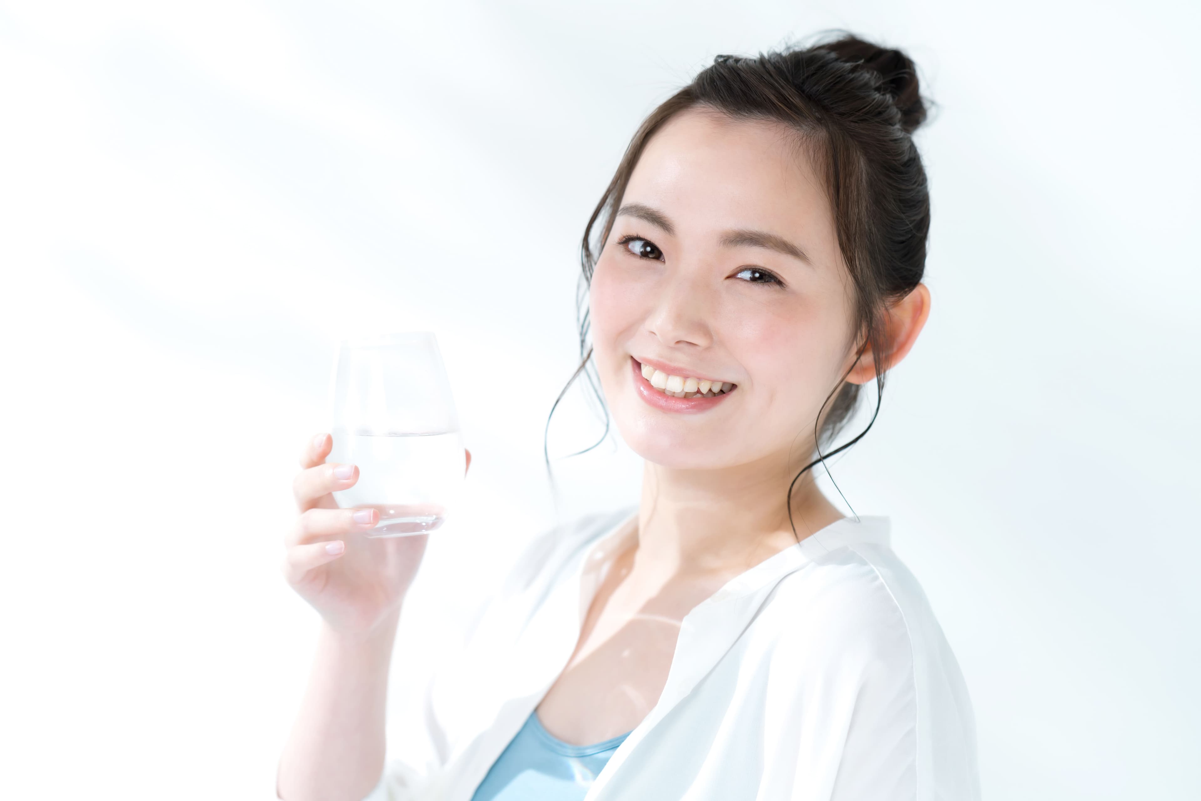 Memanfaatkan Air Mineral Murni untuk Kulit Glowing Alami